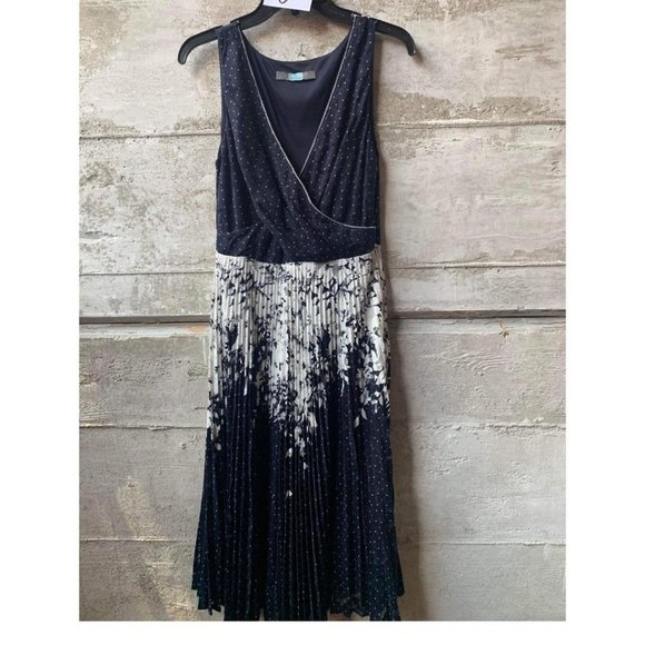 Eva Franco Navy Pleated Fit and Flare Sleeveless Lined Dress